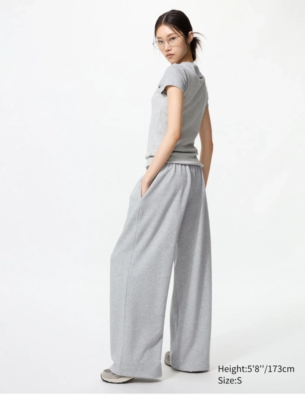 Uniqlo Wide-Leg Sweatpants Size M Fleece-Lined Elastic Waist Athleisure - Picture 2 of 11